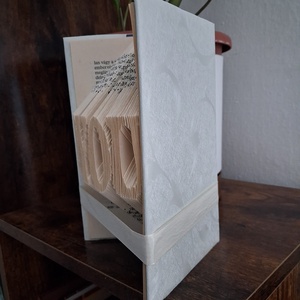 Könyvszobor kerekesszékből: I love you romantikus könyvszobor Valentin napra, évfordulóra, születésnapra... - otthon & életmód - dekoráció - asztal és polc dekoráció - könyvszobor - Meska.hu