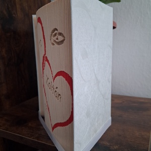 Összefonódó szívek könyvszobor. Romantikus ajándék évfordulóra, születésnapra, nászajándéknak. - otthon & életmód - dekoráció - asztal és polc dekoráció - könyvszobor - Meska.hu