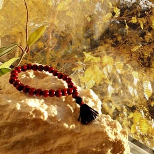 Bordó Lélekfény fa mala karkötő  a bátorságért - Meska.hu