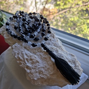 108 szemes meditációs mala � Árnyékfény, fekete�szürke (8mm), fekete bojt - Meska.hu