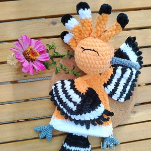 Upupa a horgolt szundikendő - Meska.hu