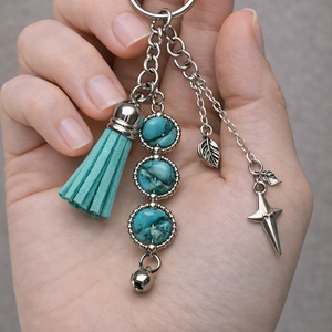 Ásványos kulcstartó medállal és bojttal , Táska & Tok, Kulcstartó & Táskadísz, Kulcstartó, Ékszerkészítés, Gyöngyfűzés, gyöngyhímzés, MESKA