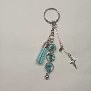 Ásványos kulcstartó medállal és bojttal  - táska & tok - kulcstartó & táskadísz - kulcstartó - Meska.hu