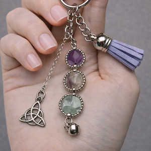 Ásványos kulcstartó medállal és bojttal , Táska & Tok, Kulcstartó & Táskadísz, Kulcstartó, Ékszerkészítés, Gyöngyfűzés, gyöngyhímzés, MESKA