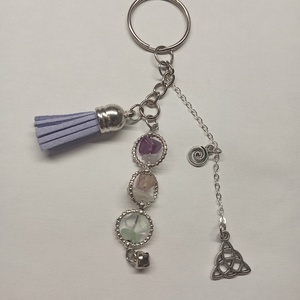 Ásványos kulcstartó medállal és bojttal  - táska & tok - kulcstartó & táskadísz - kulcstartó - Meska.hu