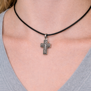 Keresztes medálos bőrszijas nyaklánc , Esküvő, Ékszer, Nyaklánc, Bőrművesség, Ékszerkészítés, MESKA