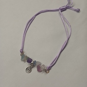 Ásványos karkötő medállal , Ékszer, Karkötő, Ásványkarkötő, Ékszerkészítés, Gyöngyfűzés, gyöngyhímzés, Szivárvány fluorittal készült, hozzá illő charmos (medálos) karkötő állítható szijjal. 
Az ásványok..., MESKA
