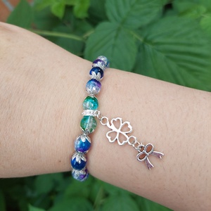 Masni-lóhere charm karkötő, Ékszer, Karkötő, Gyöngyös karkötő, Gyöngyfűzés, gyöngyhímzés, Ékszerkészítés, Ez a karkötő 17 cm-es, 2 féle 8 mm-es roppantott üveggyöngyből, sok-sok virág formájú elválasztóból..., MESKA