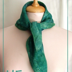 Zöld hernyóselyem kendő -  - Meska.hu