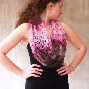 Színátmenetes ombre horgolt csipke möbiusz stóla kepp -  - Meska.hu