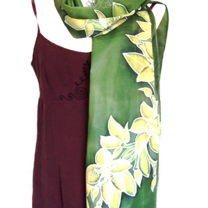 Orchideák selyem sál zöldben kézzel festett valódi selyem stóla - ruha & divat - sál, sapka, kendő - sál - Meska.hu