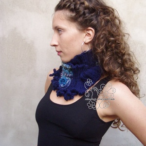 Sötétkék boho körsál kötött horgolt csősál öko gyapjú möbius sál rojtos - ruha & divat - sál, sapka, kendő - sál - Meska.hu