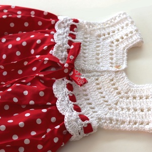 Piros fehér pöttyös ruha horgolt mellrésszel - ruha & divat - babaruha & gyerekruha - keresztelő ruha - Meska.hu