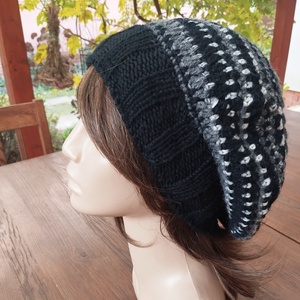 Fekete szürke laza női barett sapka horgolt boho slouchy öko gyapjúból - ruha & divat - sál, sapka, kendő - sapka - Meska.hu