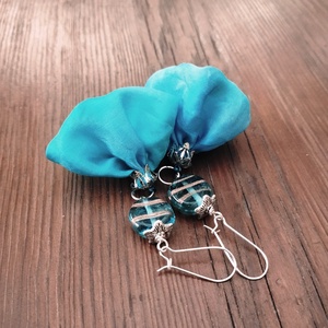 Világos türkiz hernyóselyem virág lógós fülbevaló indiai gyönggyel - ékszer - fülbevaló - lógó fülbevaló - Meska.hu