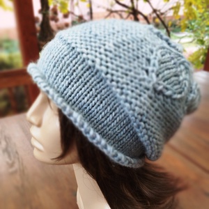 Halványkék leveles vastag öko gyapjú női sapka kötött laza slouchy - Meska.hu