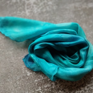 Türkiz színátmenetes ombre hernyóselyem női kendő - ruha & divat - sál, sapka, kendő - sál - Meska.hu