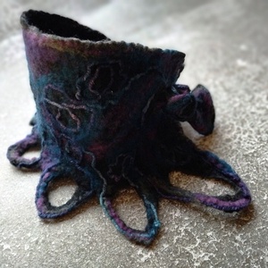 Nemezelt nyakmelegítő hosszú gyapjú sál loop rojtokkal sötétkék - ruha & divat - sál, sapka, kendő - sál - Meska.hu