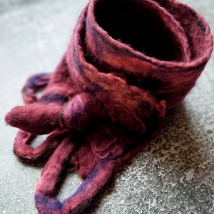 Nemezelt nyakmelegítő hosszú gyapjú sál loop rojtokkal bordó - Meska.hu