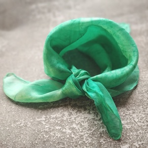Smaragd zöld színátmenetes ombre hernyóselyem női kendő - Meska.hu