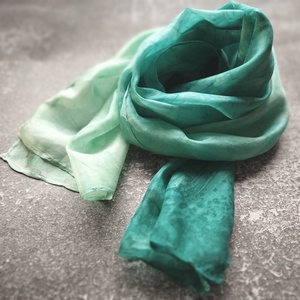 Türkiz zöld hernyóselyem sál - Meska.hu