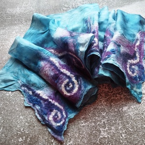 Kék lila csigavonalas selyem gyapjú nuno nemez sál - Meska.hu