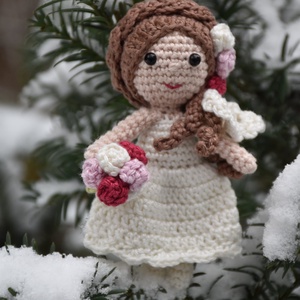 Horgolt menyasszonyi ruhás baba - Meska.hu