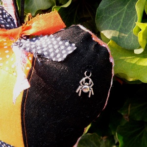 SPIDER. Szív alakú függődísz ajtóra/ablakra - otthon & lakás - dekoráció - függődísz - Meska.hu SPIDER. Szív alakú függődísz ajtóra/ablakra - otthon & lakás - dekoráció - függődísz - Meska.hu