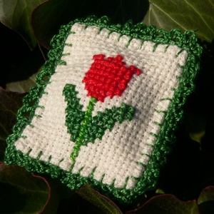 Tulipános kokárda (szögletes) - ékszer - kitűző és bross - kitűző - Meska.hu
