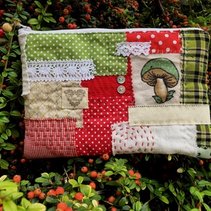 MUSHROOM. Patchwork neszi NEMCSAK!  :) gombászoknak., Táska & Tok, Neszesszer, Patchwork, foltvarrás, Újrahasznosított alapanyagból készült termékek, Meska