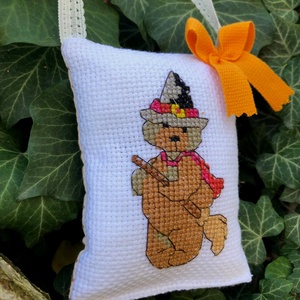 HALLOWEEN BEAR. Kedves őszi függődísz. - otthon & életmód - dekoráció - halloween - halloweeni dekoráció - Meska.hu