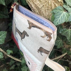 DASCHUND. Tacsis patchwork neszi.  - táska & tok - neszesszer - Meska.hu