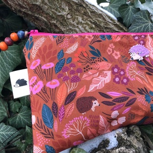 HEDGEHOG. Tolltartó vagy kozmetikai táska gombázó sünikkel :) - táska & tok - neszesszer - Meska.hu