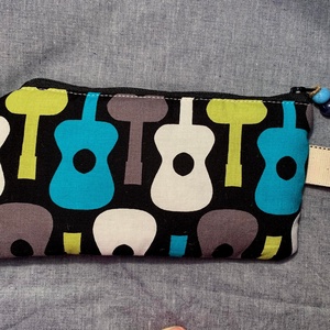 GUITARS. Zipzáras kártya/papírzsepi/toll/telefon/bármitartó fiúknak. - otthon & életmód - papír, írószer - tolltartó & ceruzatekercs - Meska.hu