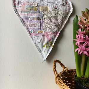 SHABBY CHIC HEART. Szív alakú függődísz, Otthon & Lakás, Dekoráció, Ajtó- és ablak dekoráció, Ajtódísz & Kopogtató, Varrás, Hímzés, MESKA