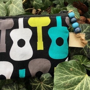 GUITARS. Zipzáras kártya/papírzsepi/toll/telefon/bármitartó fiúknak. - otthon & életmód - papír, írószer - tolltartó & ceruzatekercs - Meska.hu