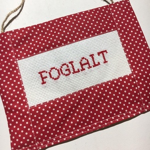 FOGLALT-SZABAD tábla. (piros-zöld oldalakkal), Otthon & Életmód, Dekoráció, Ajtó- és ablak dekoráció, Ajtótábla, Varrás, MESKA