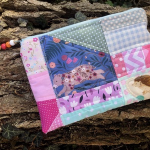 MIXED UP IN PASTELS. Patchwork medvés-sünis- tulipános sminkcucc-tartó, Táska & Tok, Neszesszer, Varrás, Patchwork, foltvarrás, MESKA