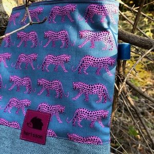 sleepy leopards. Könyvölelő/ tablet-tartó / könyvszütyő. - otthon & életmód - papír, írószer - könyv- és füzetborító - Meska.hu sleepy leopards. Könyvölelő/ tablet-tartó / könyvszütyő. - otthon & életmód - papír, írószer - könyv- és füzetborító - Meska.hu