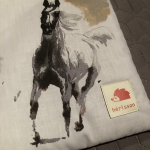 h o r s e s. Könyv védőtok vastag fantasy könyvekhez, Könyv & Zene, Könyvtok, Varrás, MESKA