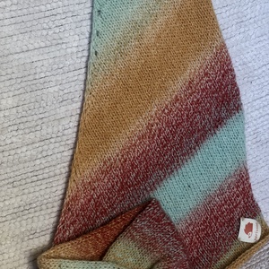 candy sugar. Kézzel kötött asszimetrikus baktus  2 rétegű, puha, meleg fülvédővel - ruha & divat - sál, sapka, kendő - fejpánt - Meska.hu