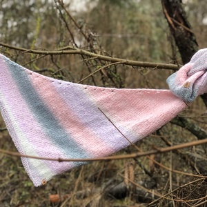 f r o z e n.  Kézzel kötött asszimetrikus baktus  2 rétegű, puha, meleg fülvédővel, Ruha & Divat, Sál, Sapka, Kendő, Fejpánt, Kötés, MESKA