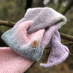 f r o z e n.  Kézzel kötött asszimetrikus baktus  2 rétegű, puha, meleg fülvédővel - ruha & divat - sál, sapka, kendő - fejpánt - Meska.hu