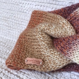 S t o c k h o l m.  Kézzel kötött asszimetrikus baktus  2 rétegű, puha, meleg fülvédővel - ruha & divat - sál, sapka, kendő - fejpánt - Meska.hu