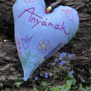 Anyának! Kézzel hímzett szív - Meska.hu