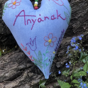 Anyának! Kézzel hímzett szív - otthon & életmód - virágdekoráció - virágdíszek - fali virágdekoráció - Meska.hu