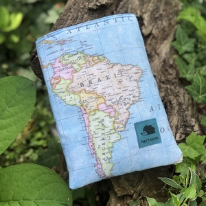 Dél-Amerika _ Könyvtok., Táska & Tok, Ebook & Tablet tok, Varrás, Vastag vatelinnel bélelt puha védő tok.

Mérete 27  x 19 cm.

Védi a külső sérülésektől a tabletet/..., MESKA