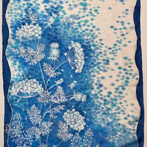 Fehér virágos kék selyemsál - ruha & divat - sál, sapka, kendő - sál - Meska.hu