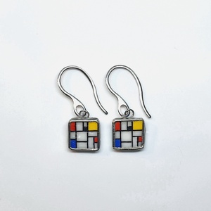 Mondrian - kézzel festett kompozíció -  kis lógós fülbevaló - ékszer - fülbevaló - lógó fülbevaló - Meska.hu