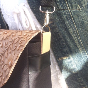 Fekete - pezsgő- crossbody válltáska/testtáska - ajándék- variálható táska - Heva táska  - táska & tok - variálható táska - Meska.hu